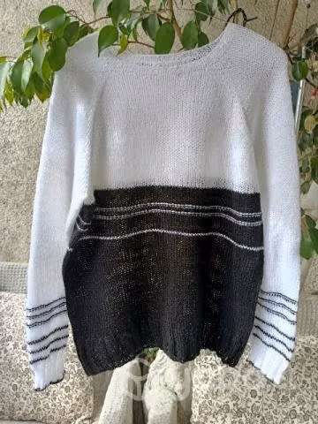 Sweater black and white