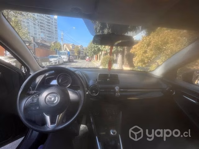 Auto Mazda 2