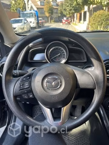 Auto Mazda 2