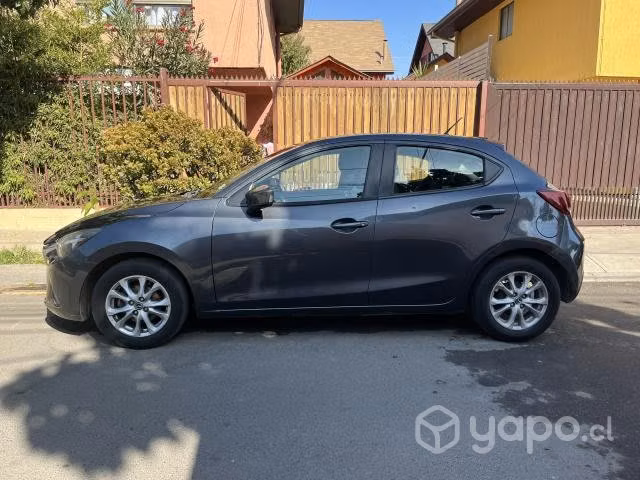 Auto Mazda 2
