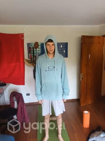 Poleron Oackley Verde Claro. Hoddie con gorro