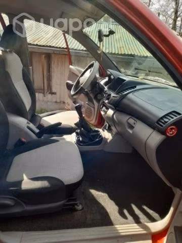 Camioneta Mitsubishi L2000 - Imagen 4