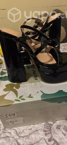 Hermosas sandalias de mujer