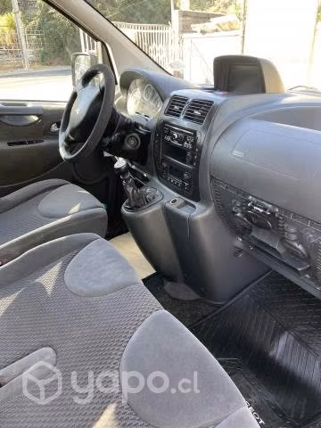 Van Peugeot Expert 9 pasajeros 2017
