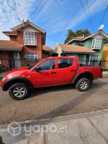 Mitsubishi l200 2014