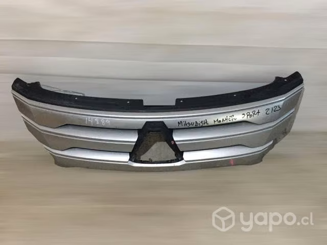 Mascara Mitsubishi Montero sport 2021 2023