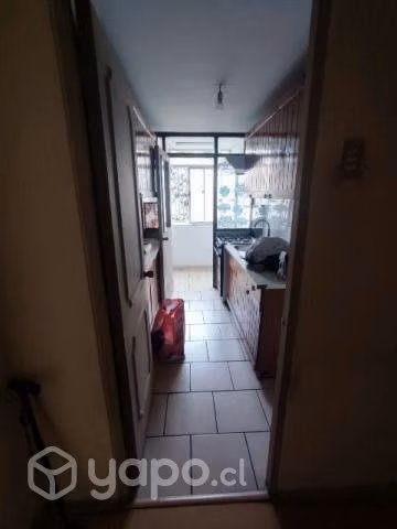 Arriendo departamento año corrido a pasos metro Ch