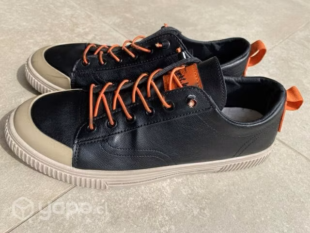 Zapatillas talla 43, casi nuevas