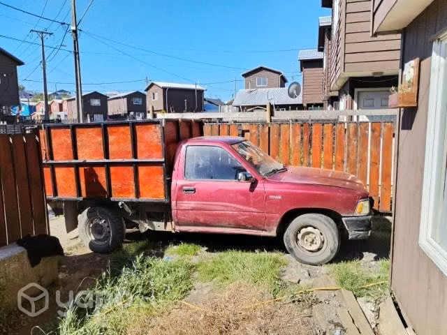 Se vende toyota hilux 22r 1996