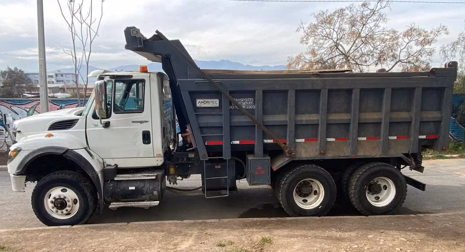 Camión Tolva International 7600 Workstar 16 m3 6x4 Año  Kms