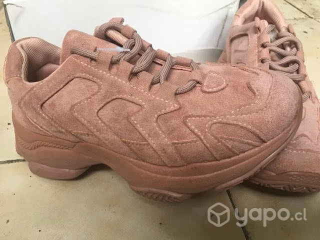 Zapatillas alta disponible en nro 35 hasta 40