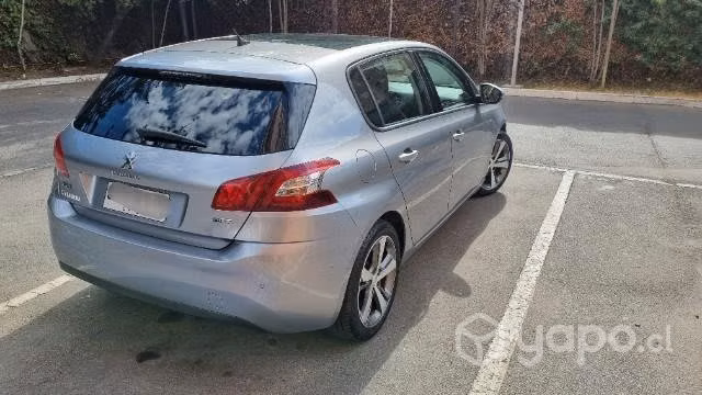 Peugeot 308 Allure 1.2 T AT6 único dueño