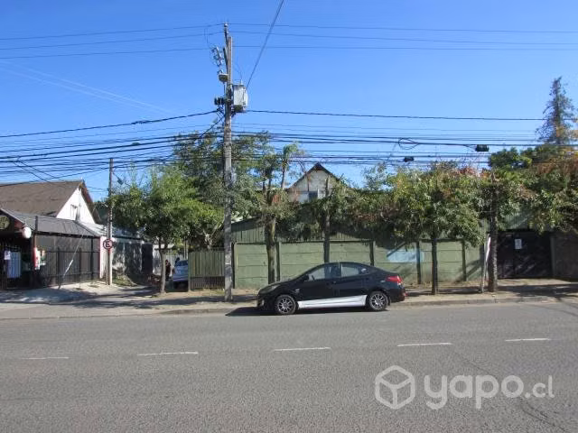 Casa con amplio terreno y potencial comercial