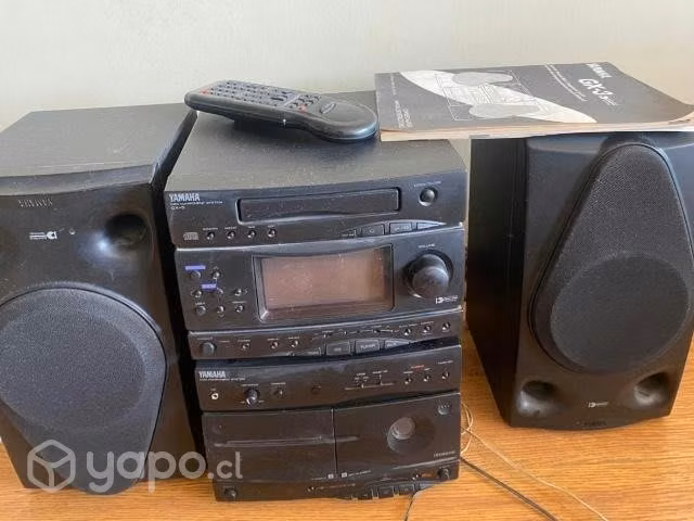Equipo de música Yamaha + 2 parlantes + control