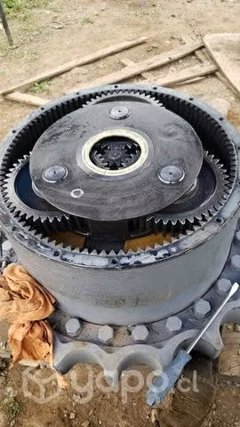 Komatsu PC200-8 disponemos de mando final