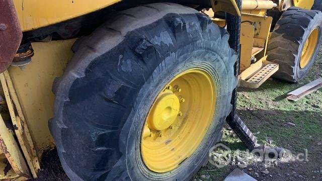 Neumático con llanta retro komatsu - Imagen 2