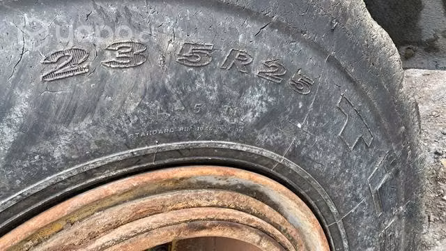 Neumático 23.5x25 usado buen estado