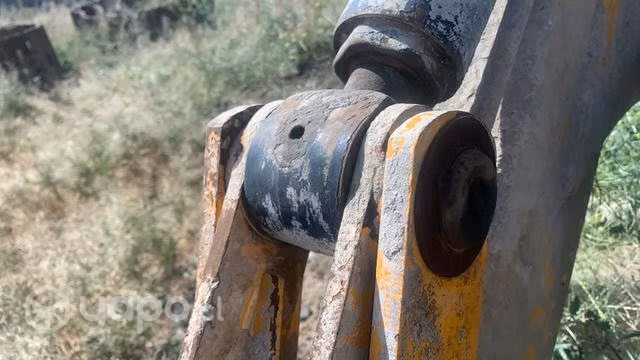 Retroexcavadora JCB 3C, cilindro hidráulico - Imagen 4