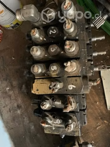 Retroexcavadora Caterpillar 416E, cuerpo Valvulas