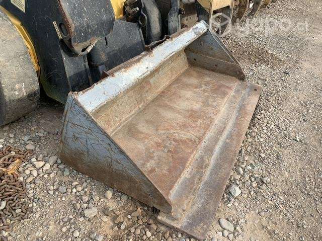 Balde impecable minicargador Caterpillar - Imagen 2