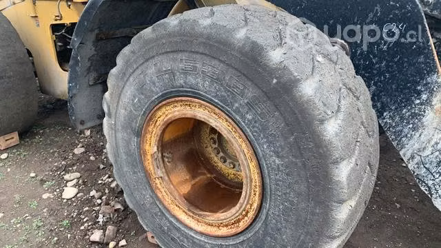 Jhon Deere cargador, disponemos llanta y neumático