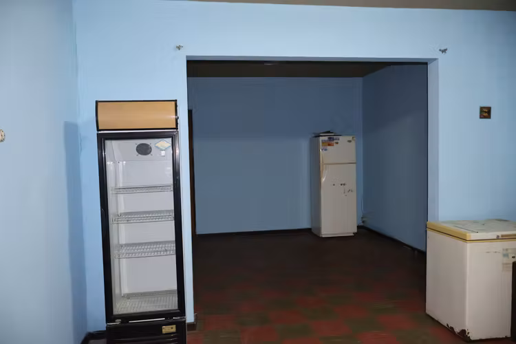 Casa central con local comercial