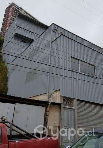 Gran Oficina (galpón) Comercial A Pasos De Av. Arg