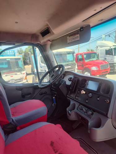 2009-2010 Freightliner M2 210
