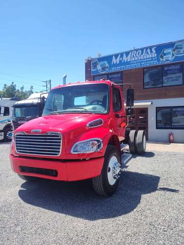 2010 Freightliner M2 106