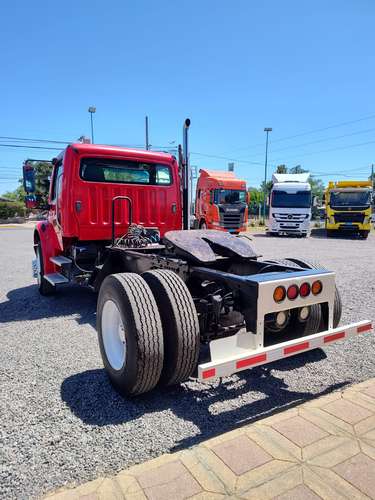 2010 Freightliner M2 106