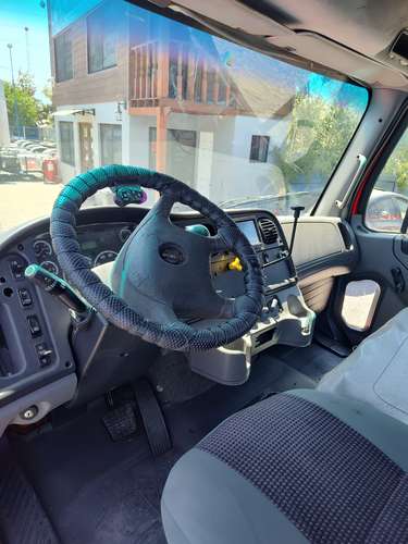 2010 Freightliner M2 106