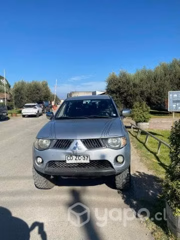 Mitsubishi l200 2010