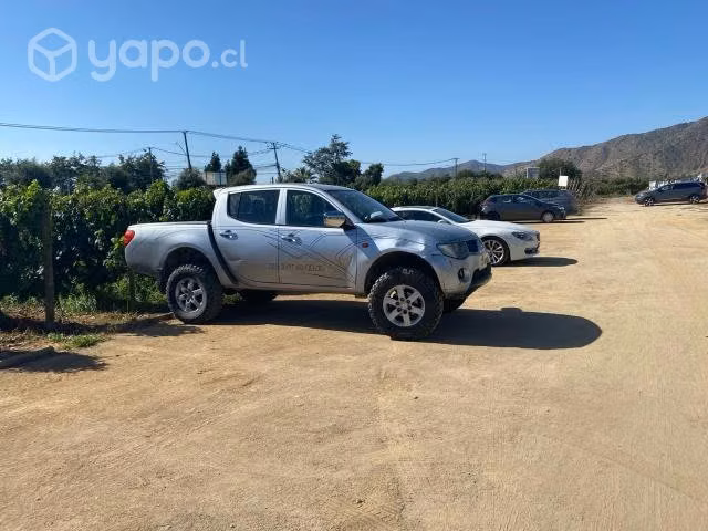 Mitsubishi l200 2010