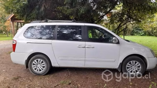 Kia motors grand carnival 2012