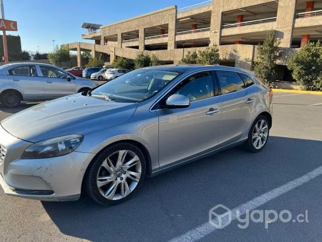 Volvo v40 2014
