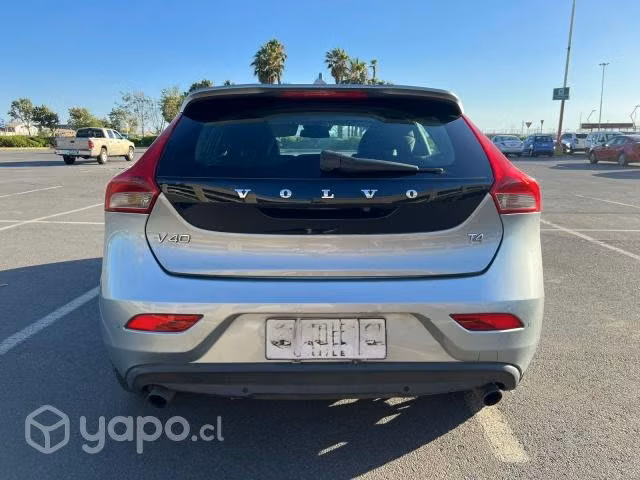 Volvo v40 2014