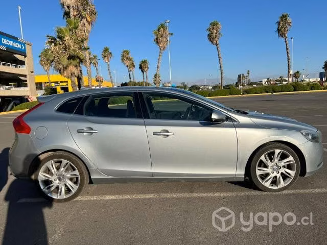 Volvo v40 2014