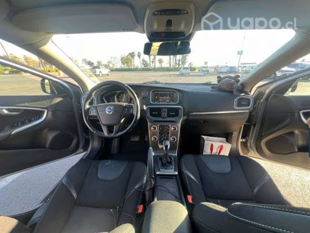 Volvo v40 2014