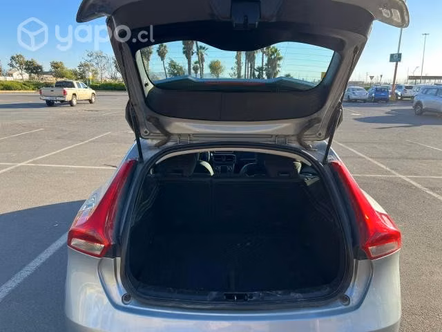 Volvo v40 2014