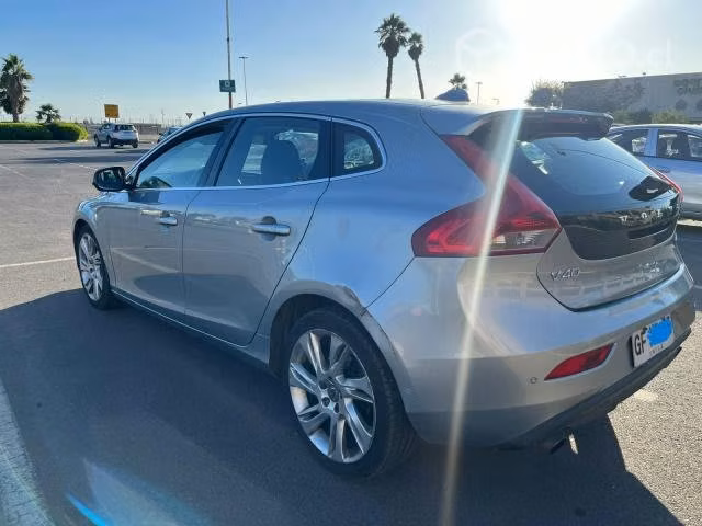 Volvo v40 2014