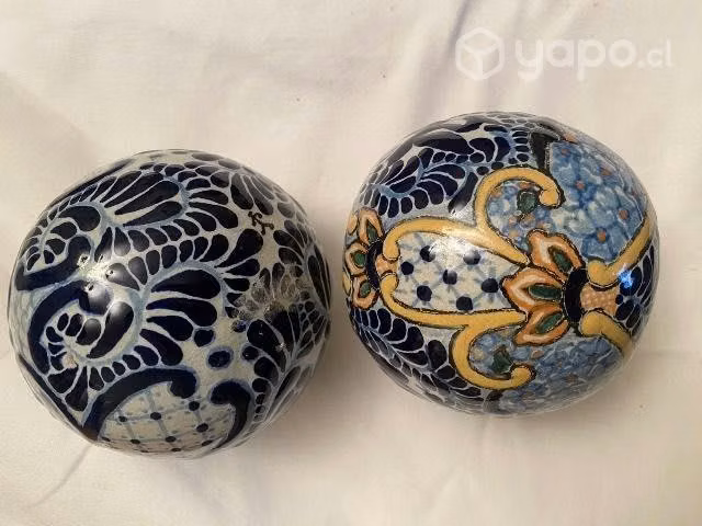 2 Bolas decorativas y Plato. Todo pintado a mano