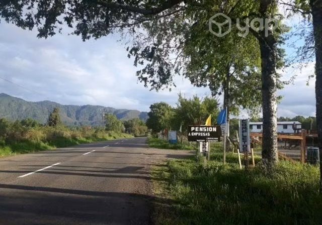 Parcela con casa y cabañas