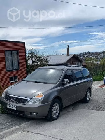 Kia GrandCarnival 2011