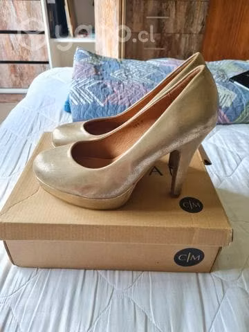 Zapatos dorados