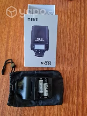 Lente Rokinon RF 14mm para Canon + Flash Meike