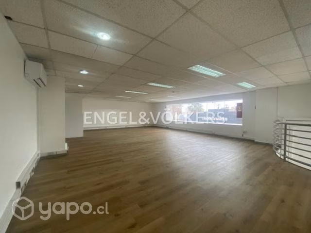 Local comercial esquina 21 de mayo con prat