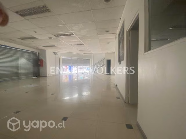 Local comercial esquina 21 de mayo con prat
