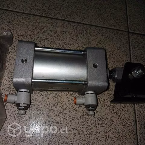 Cilindro neumatico doble efecto SMC