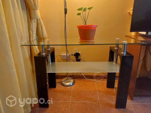 Mesa de centro y de arrimo. Vidrio y metal
