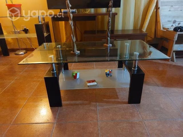 Mesa de centro y de arrimo. Vidrio y metal